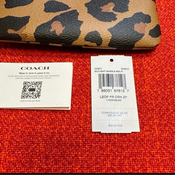❤️❤️New coach wristlet/wallet with leopard print❤️ - Picture 9 of 15